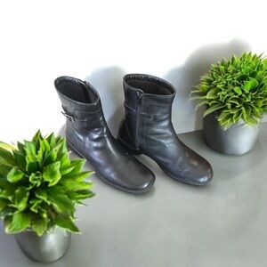 Clark’s Boots Size 8M